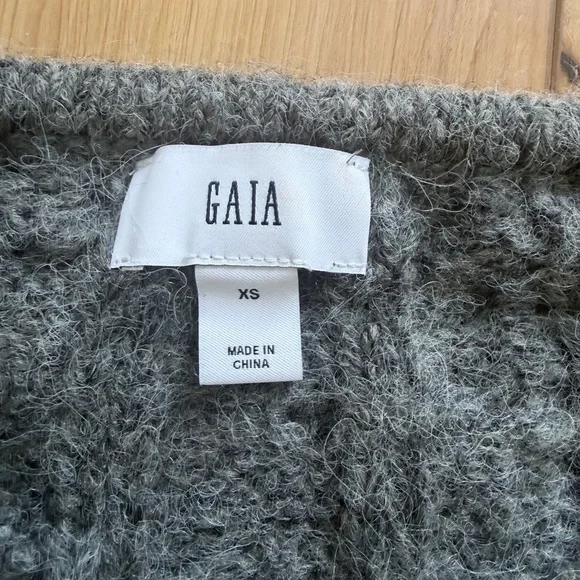 NWOT Cult Gaia x GAP collab Cozy Gray Cable Knit Cropped Cardigan Sweater - Picture 4 of 10